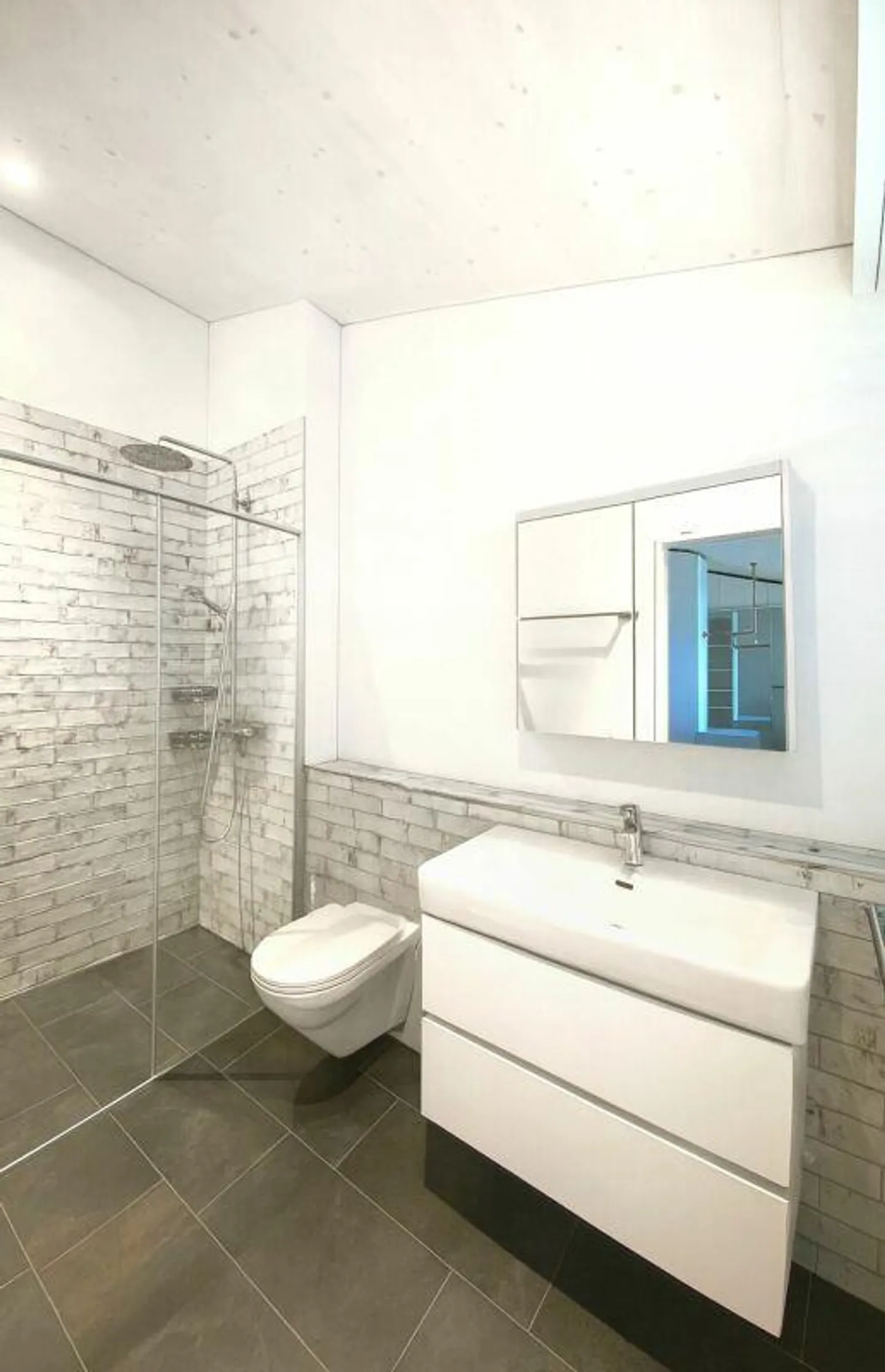 Nuovo attico soleggiato in vendita vicino al lago! - Foto 14 di 23