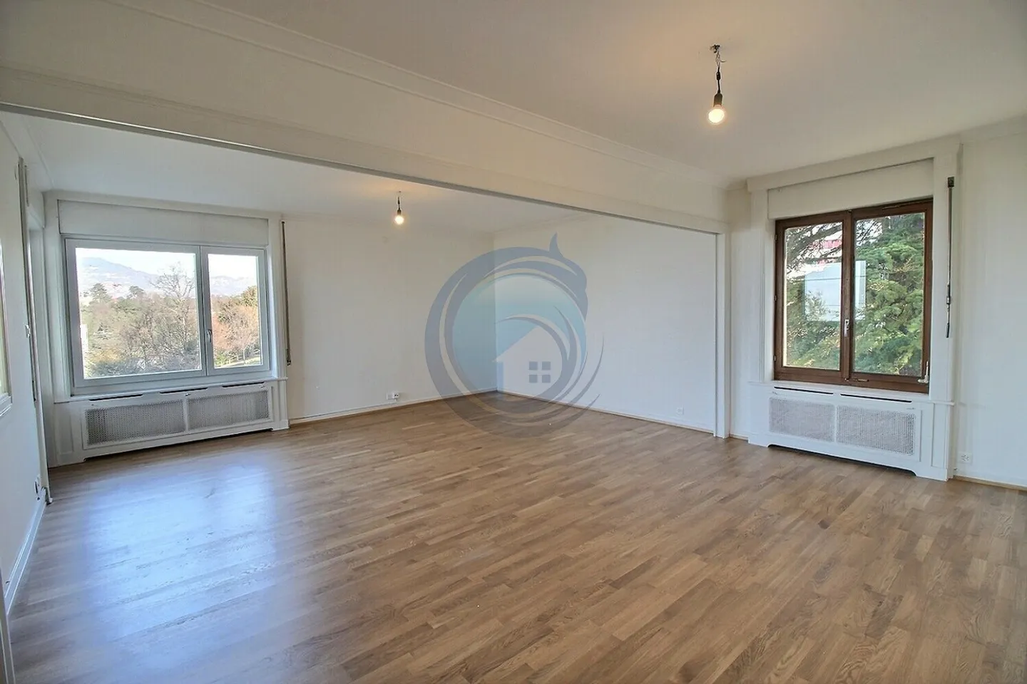 SPACIOUS 4.5-ROOM APARTMENT WITH PANORAMIC VIEW OF THE LAKE - Photo 5 of 20