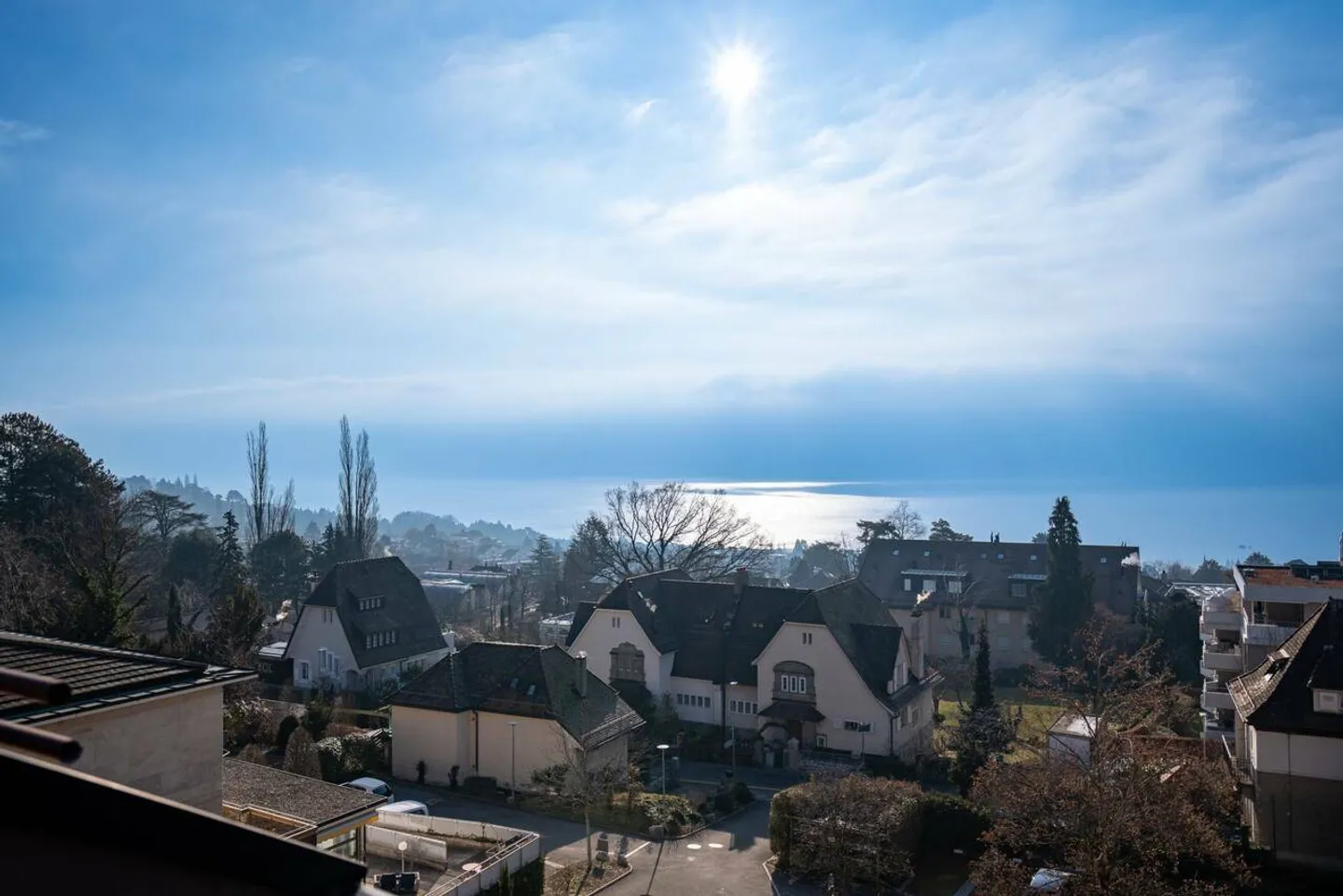 Duplex di 5,5 locali all'ultimo piano con vista sul lago e sulle montagne - Foto 1 di 11