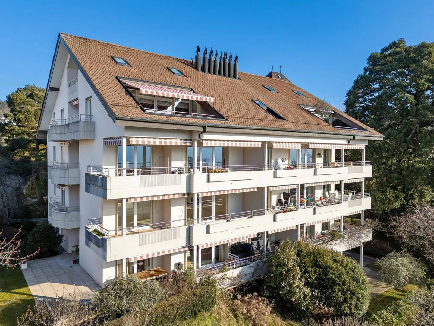 Duplex di 5,5 locali all'ultimo piano con vista sul lago e sulle montagne - Foto 11 di 11