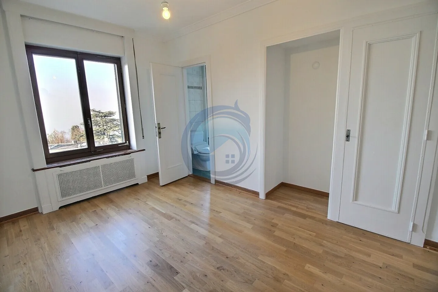 SPACIOUS 4.5-ROOM APARTMENT WITH PANORAMIC VIEW OF THE LAKE - Photo 11 of 20