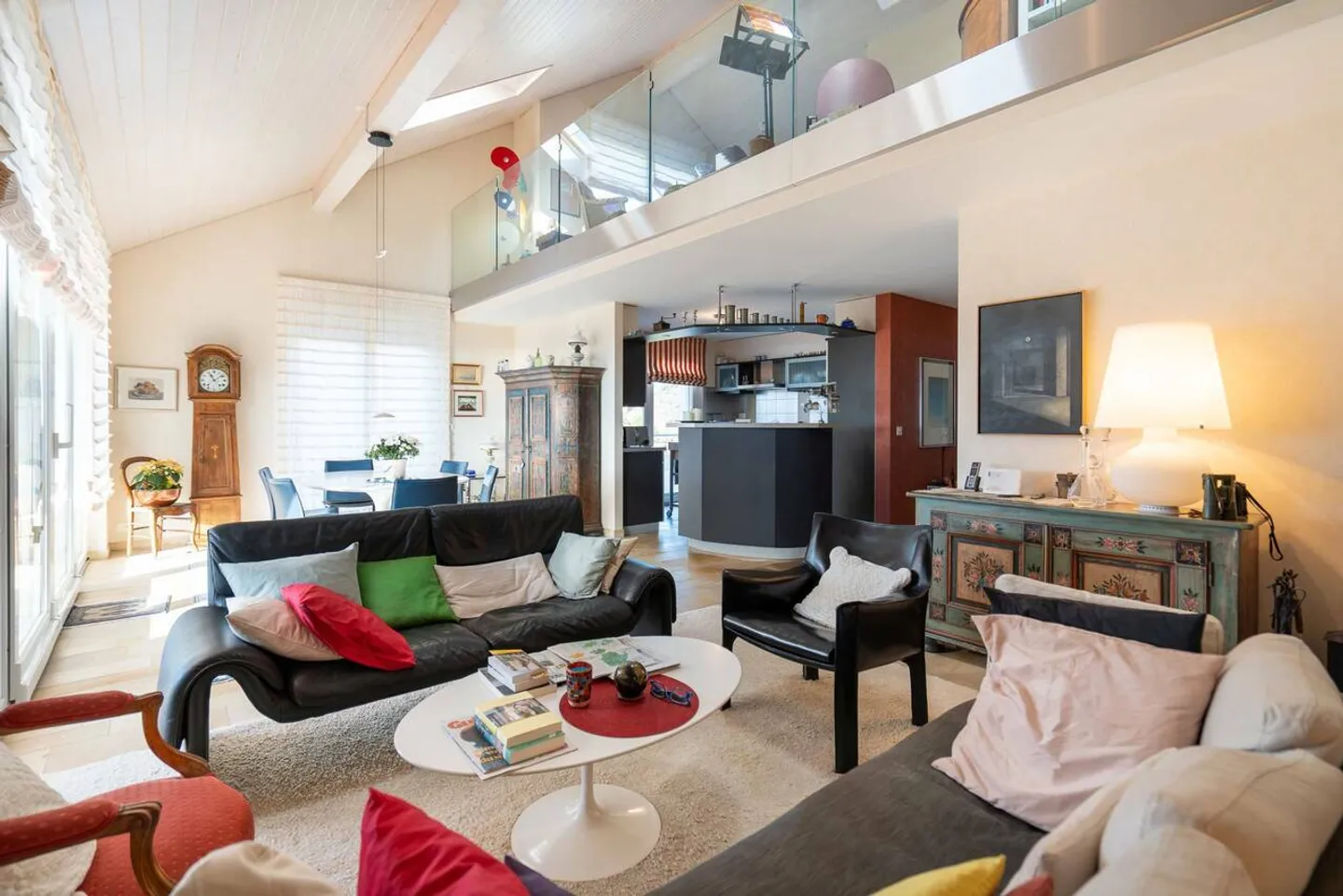 Duplex di 5,5 locali all'ultimo piano con vista sul lago e sulle montagne - Foto 3 di 11