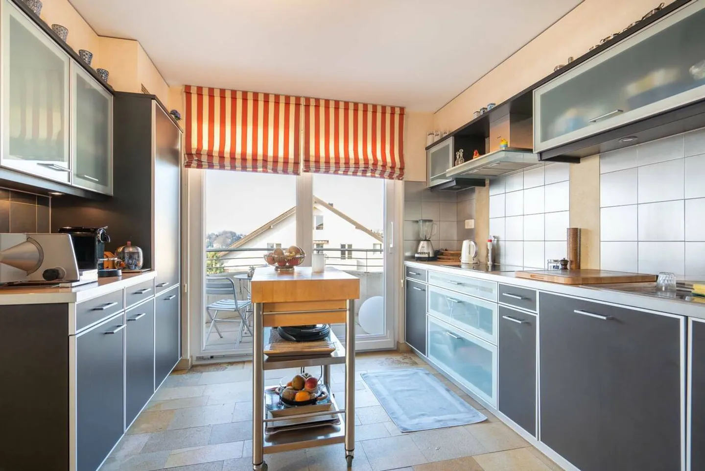Duplex di 5,5 locali all'ultimo piano con vista sul lago e sulle montagne - Foto 4 di 11