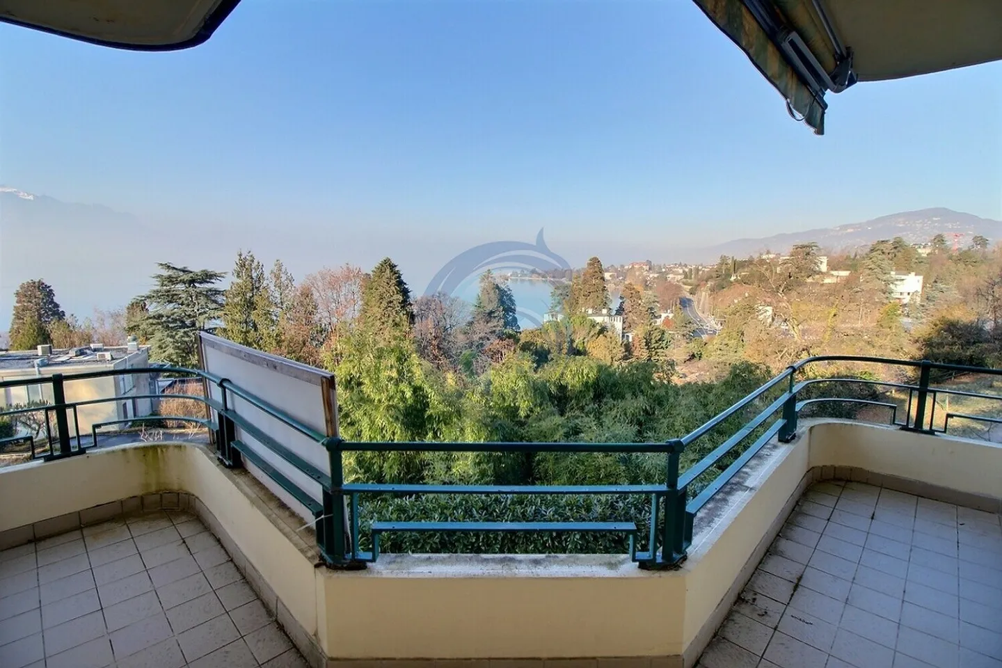 SPACIOUS 4.5-ROOM APARTMENT WITH PANORAMIC VIEW OF THE LAKE - Photo 17 of 20