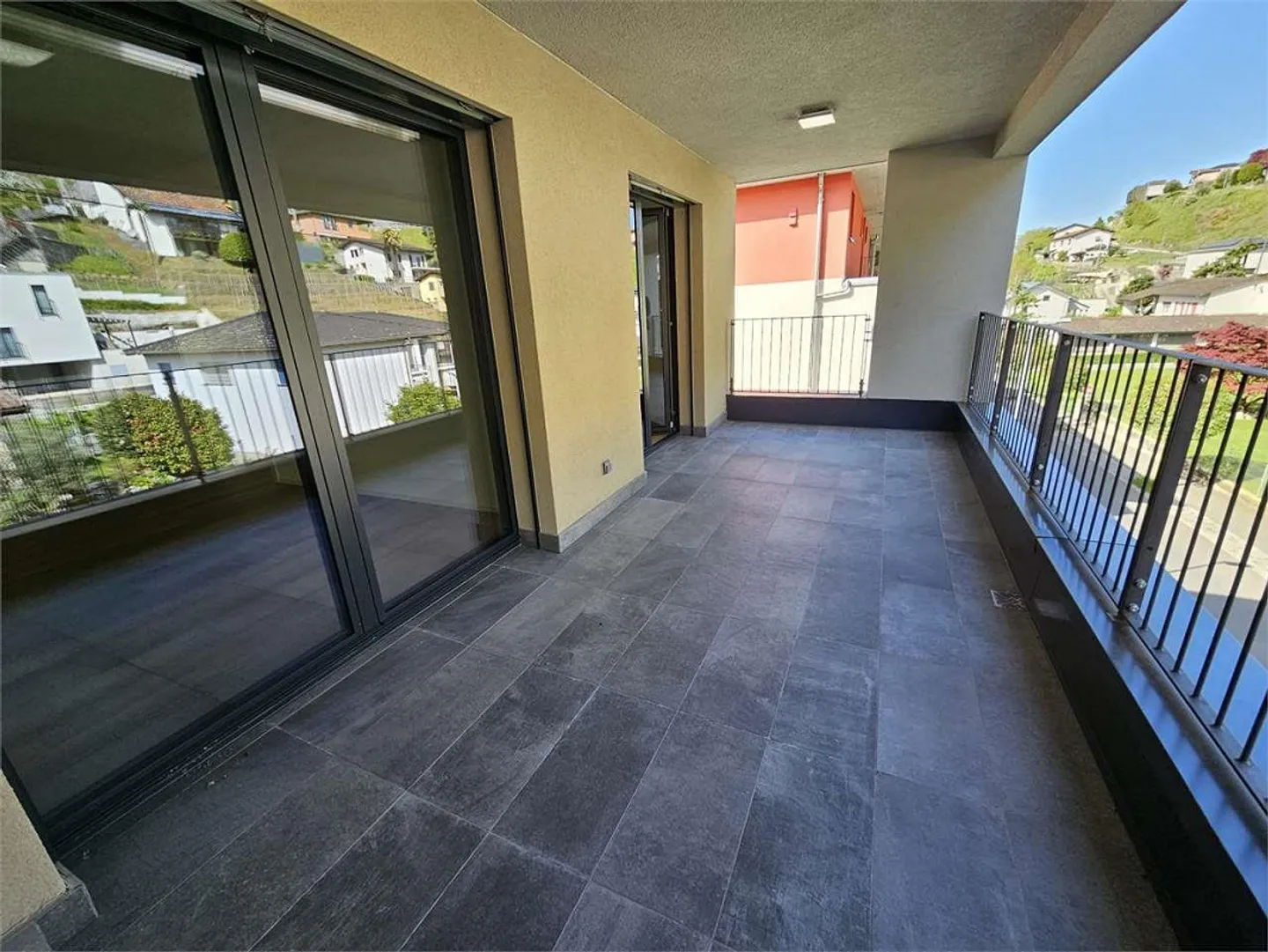 Gudo, appartement 2.5 pièces avec terrasse à louer - Photo 4 sur 11