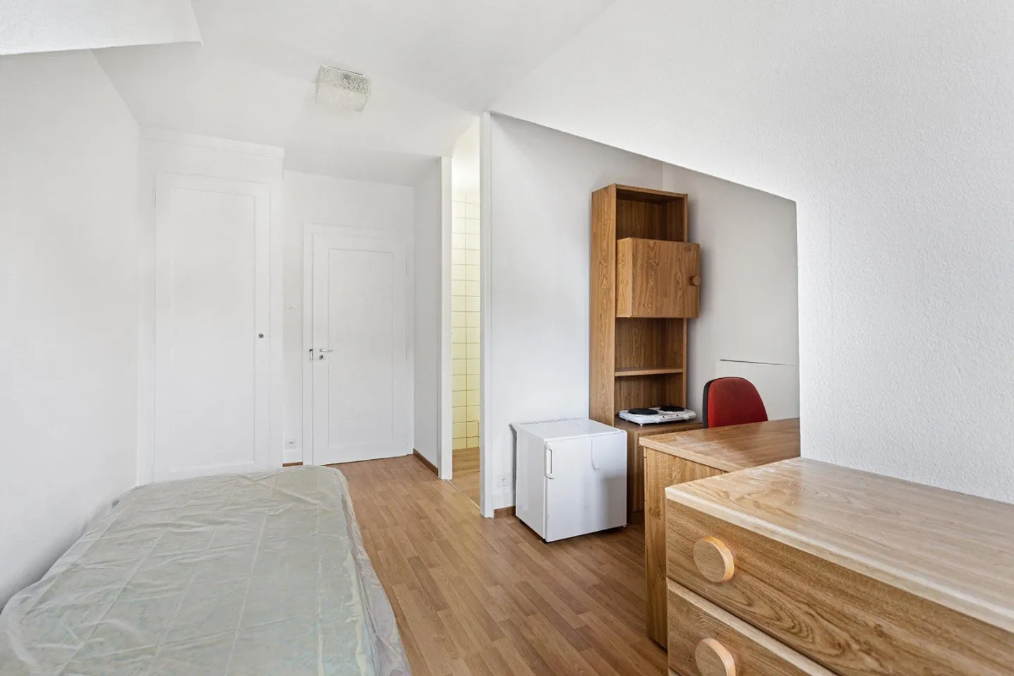 Camera arredata incantevole al 6° piano - Deposito gratuito! - Foto 3 di 6