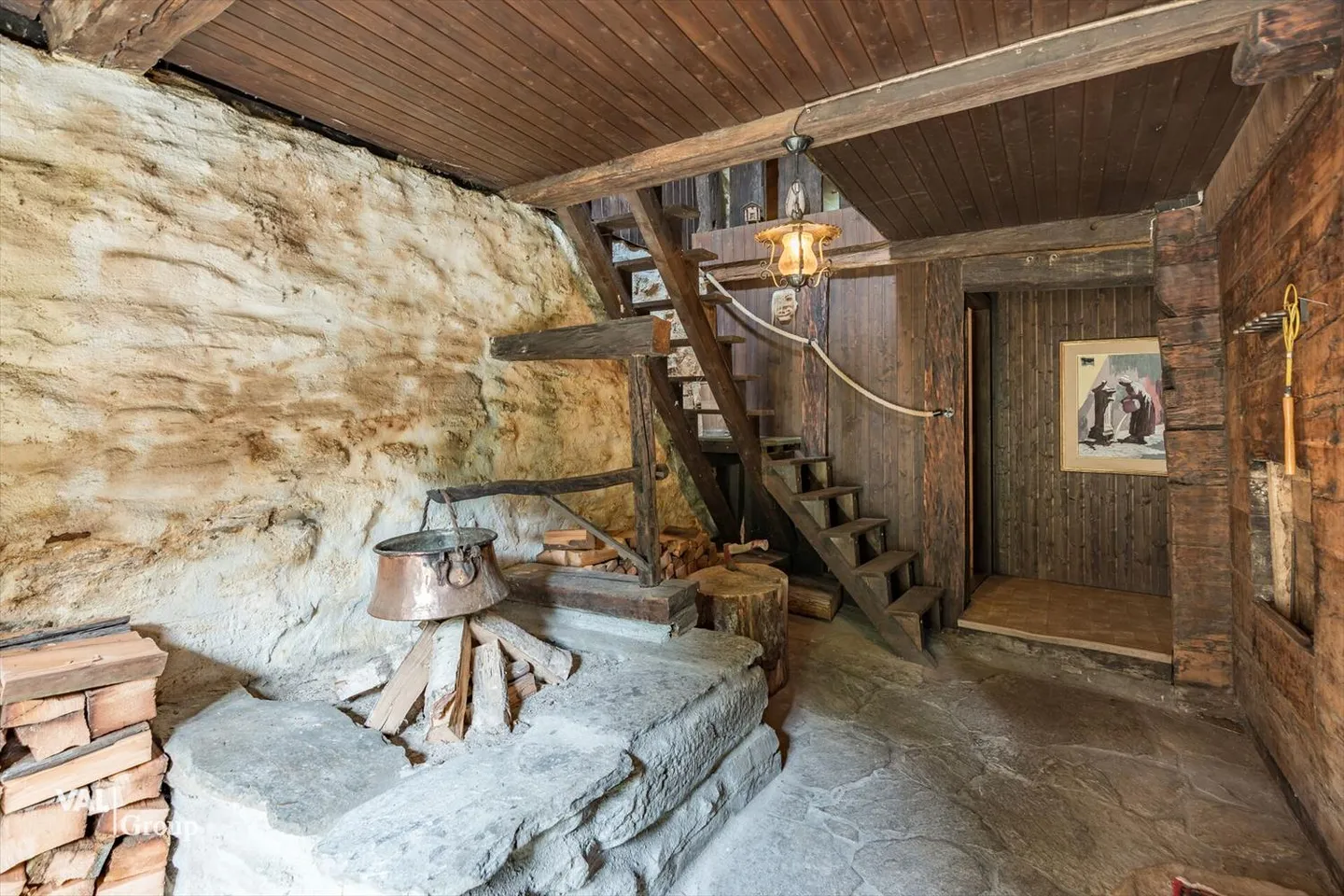 Lover's Object - A Piece of History in the Heart of the Valais Nature - Photo 2 of 13