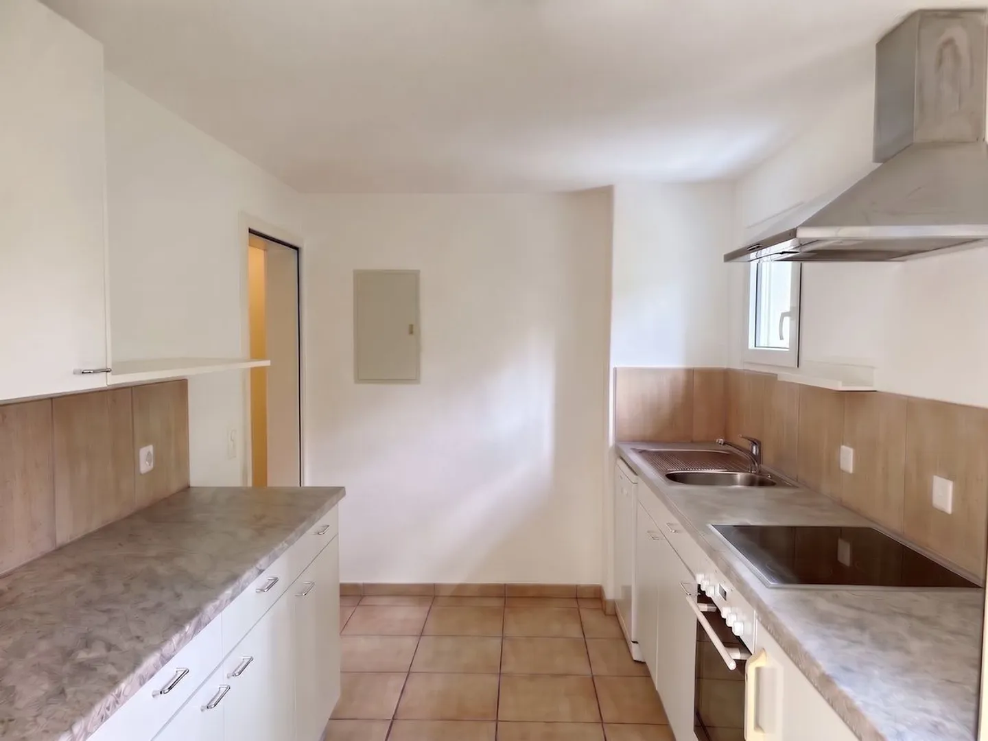 Charming Apartment with Lake View - Photo 4 of 12