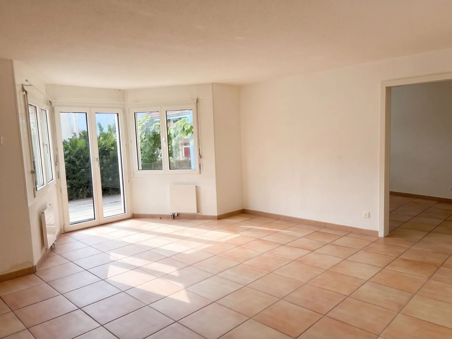 Charming Apartment with Lake View - Photo 11 of 12