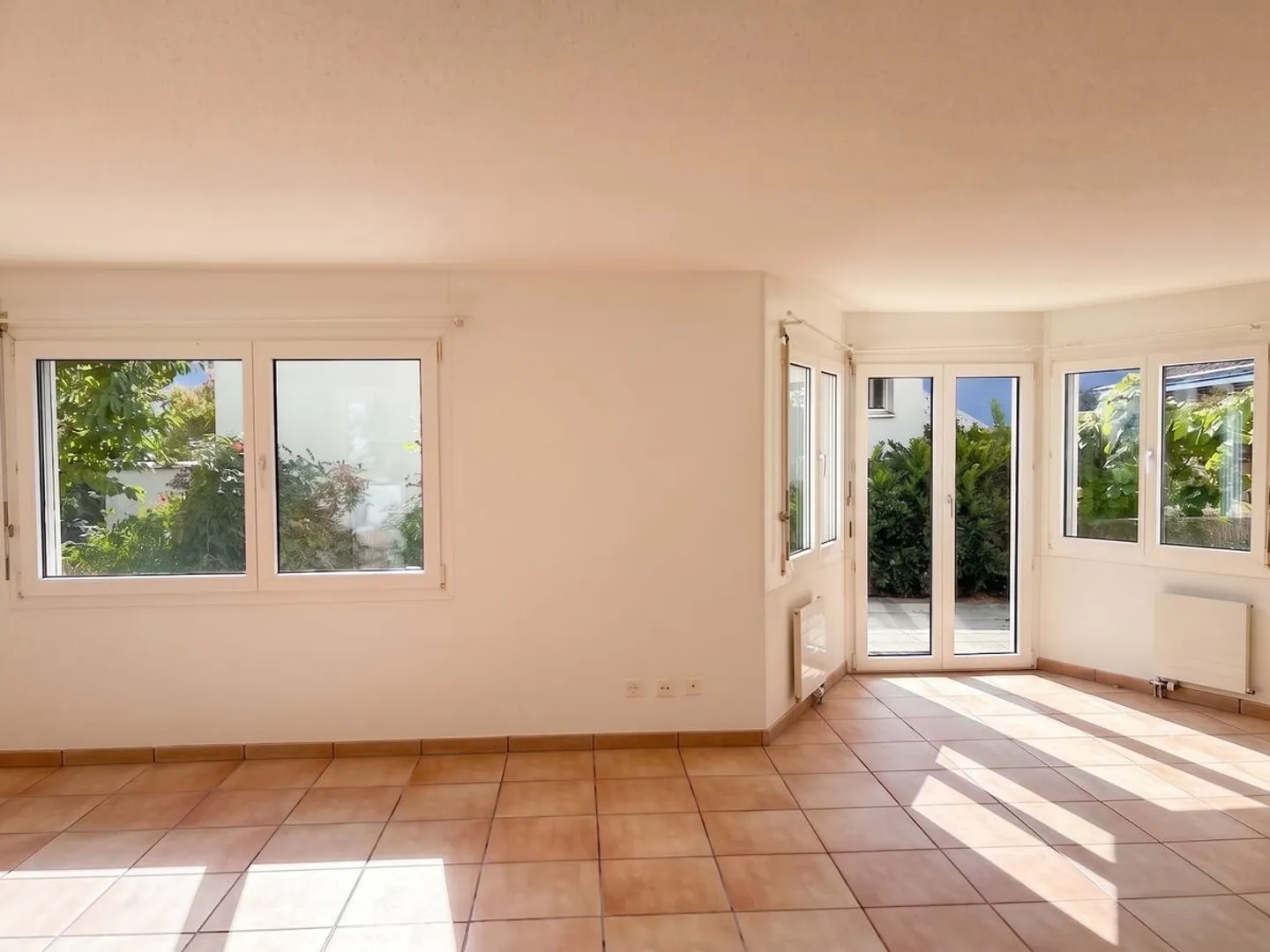 Charming Apartment with Lake View - Photo 6 of 12