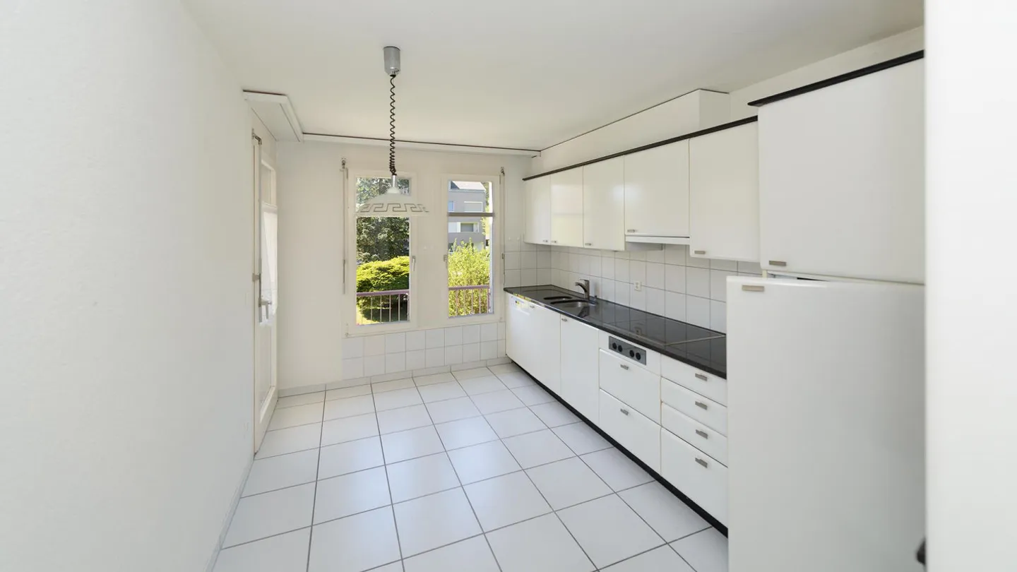 Well-maintained and quiet 4 ½-room apartment on the upper floor, with glazed balcony - Photo 4 of 10