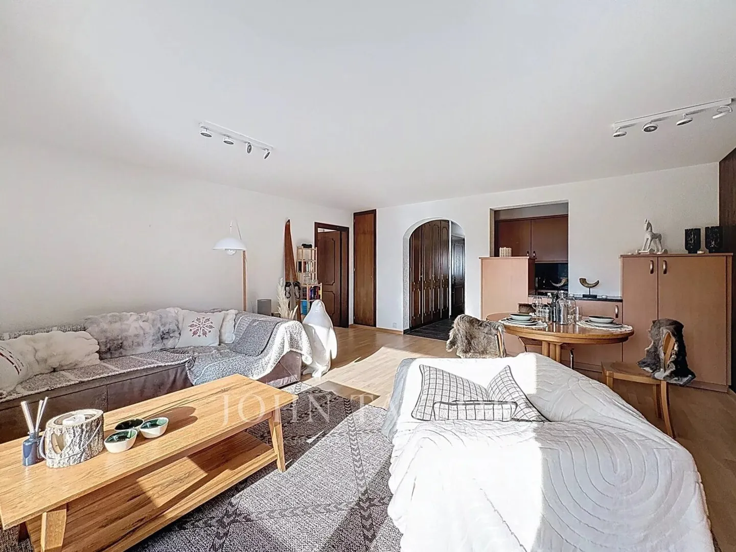 CRANS MONTANA - 3.5 ROOM SKI-IN / SKI-OUT WITH PANORAMIC ALPINE VIEW - Photo 4 of 13