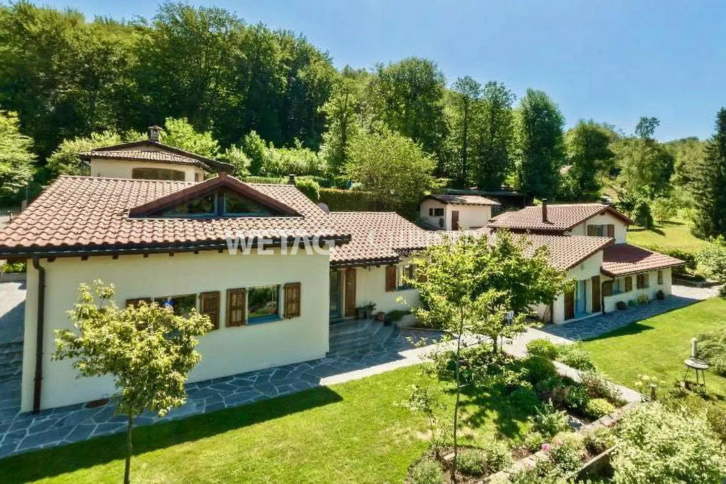 Elegante villa a Lugano-Vaglio con due dependance e piscina esterna in vendita - Foto 1 di 13