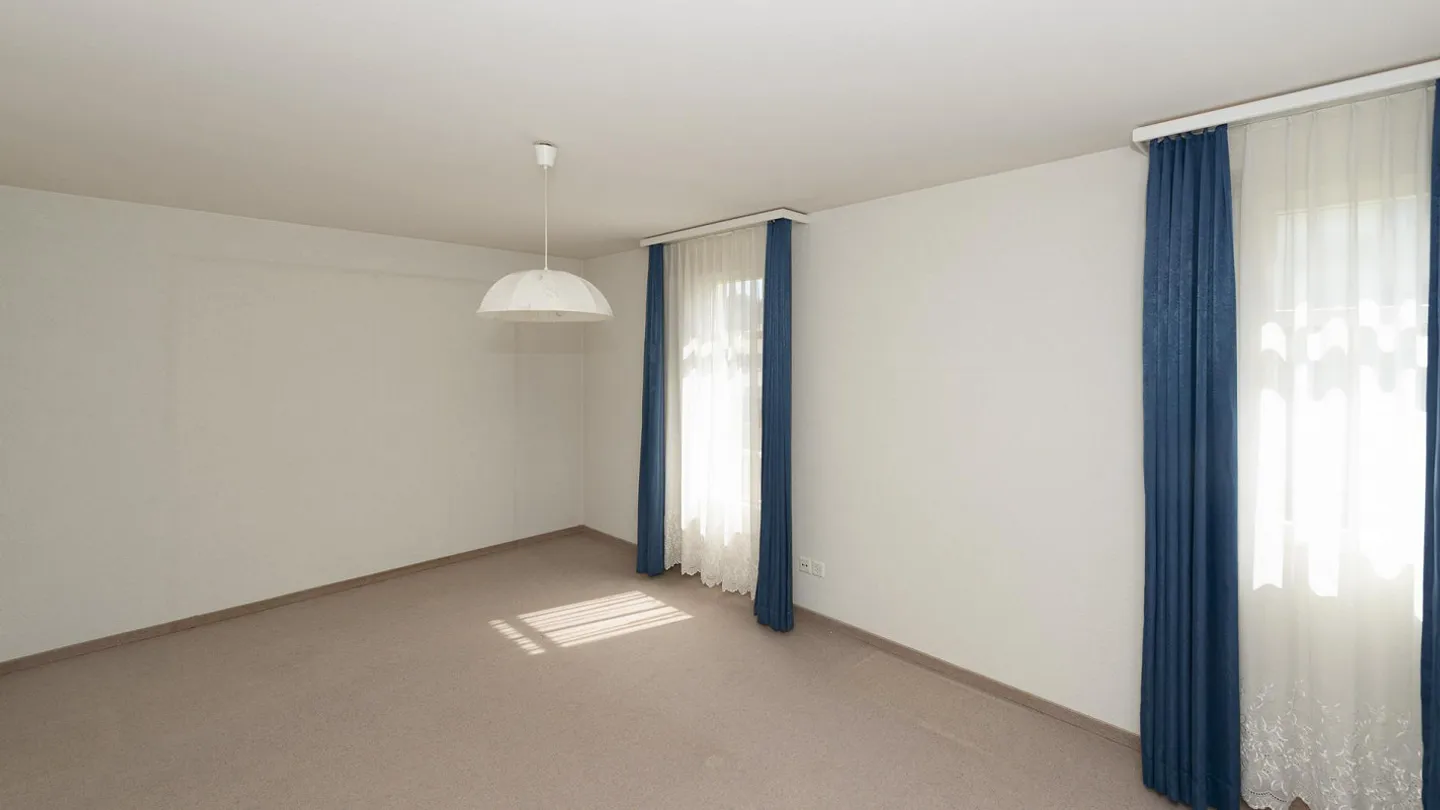 Well-maintained and quiet 4 ½-room apartment on the upper floor, with glazed balcony - Photo 9 of 10