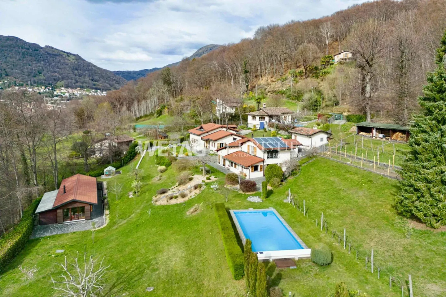 Elegante villa a Lugano-Vaglio con due dependance e piscina esterna in vendita - Foto 2 di 13