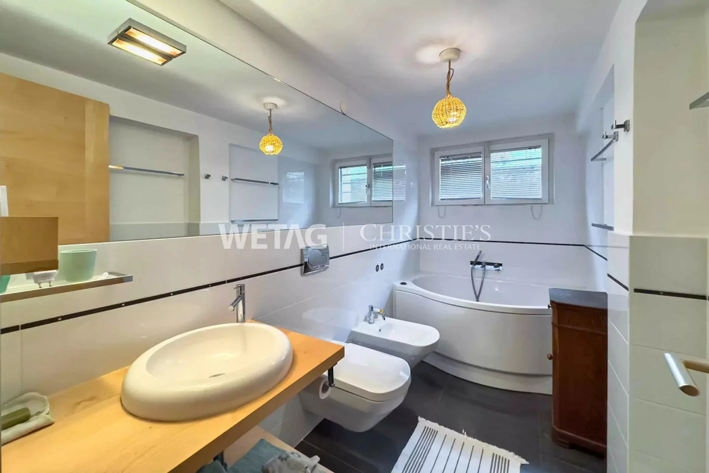 Elegante villa a Lugano-Vaglio con due dependance e piscina esterna in vendita - Foto 10 di 13