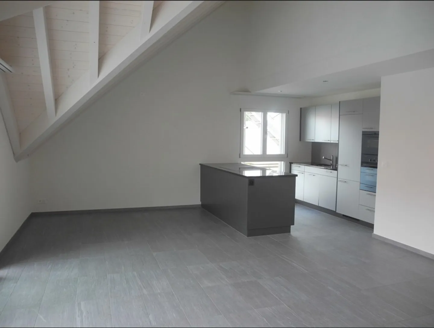 Top floor 4.5 rooms - Photo 3 of 11