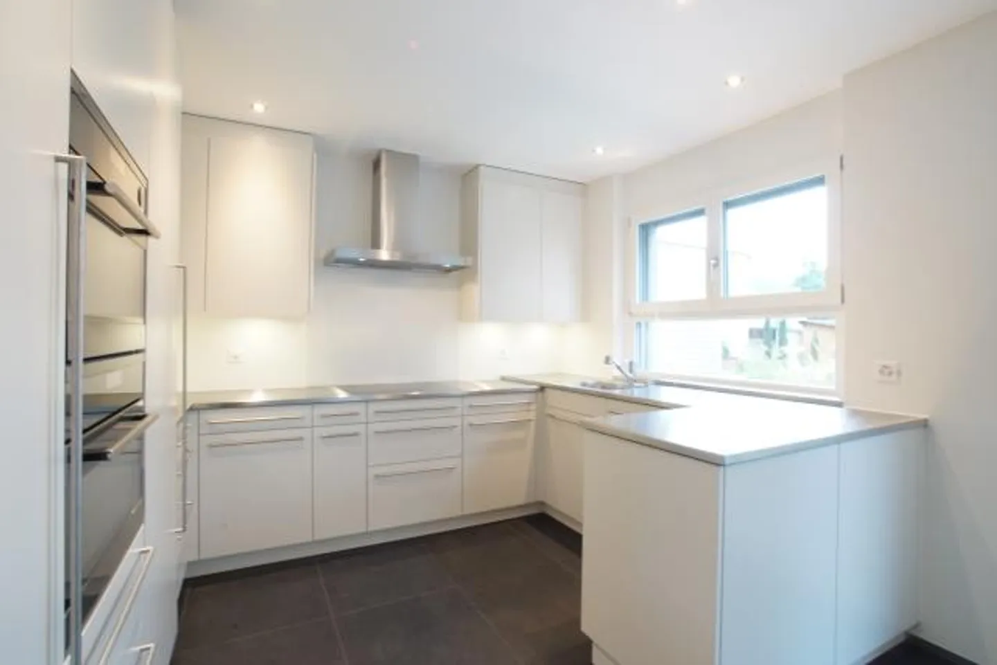 Modern 3.5-room apartment on the ground floor with a beautiful private garden - Photo 4 of 6