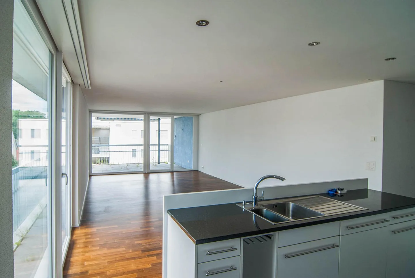 Appartement lumineux et moderne dans un emplacement de choix - Photo 2 sur 10
