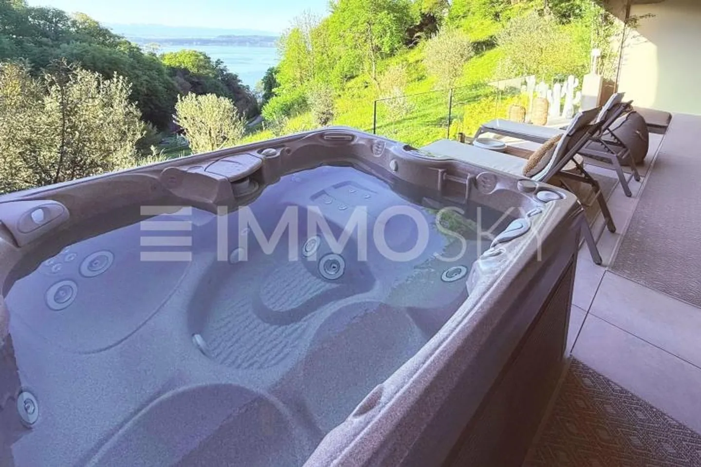 Prestigious apartment with panoramic view of Lake Bienne - Photo 1 of 3