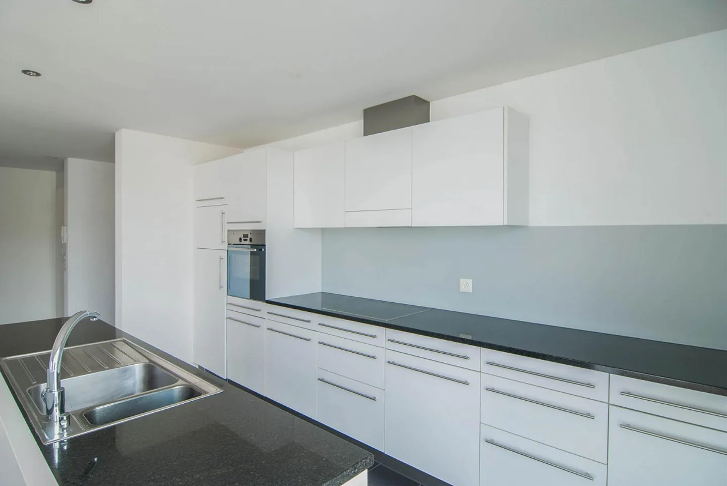 Appartement lumineux et moderne dans un emplacement de choix - Photo 3 sur 10