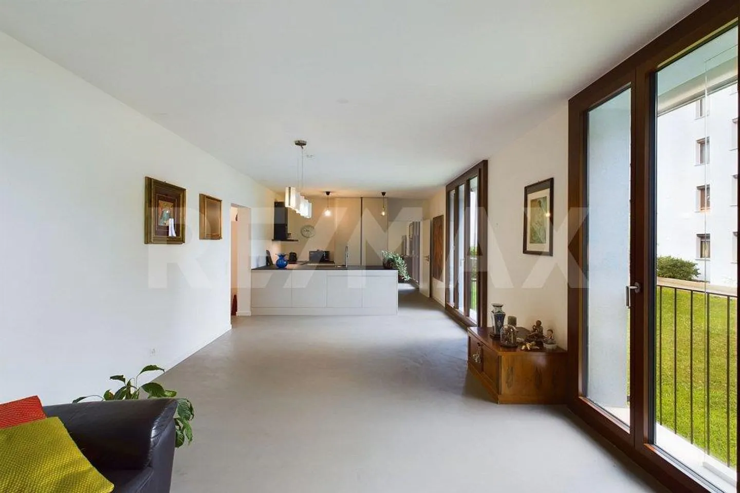 Rent to buy - Renovated (holiday) apartment with optimal connection - Photo 3 of 13