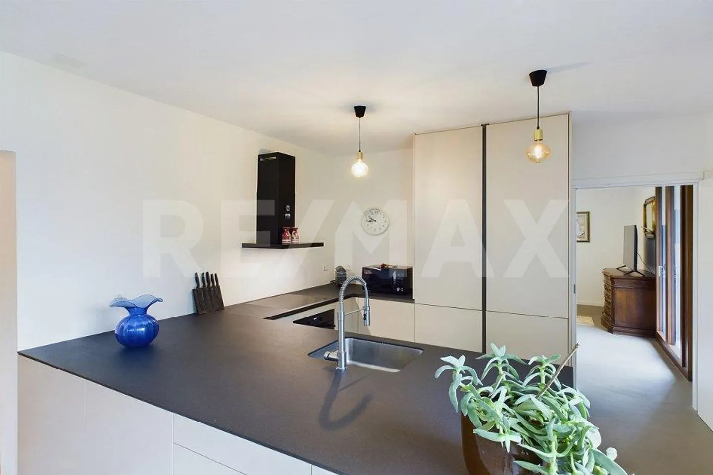 Rent to buy - Renovated (holiday) apartment with optimal connection - Photo 4 of 13