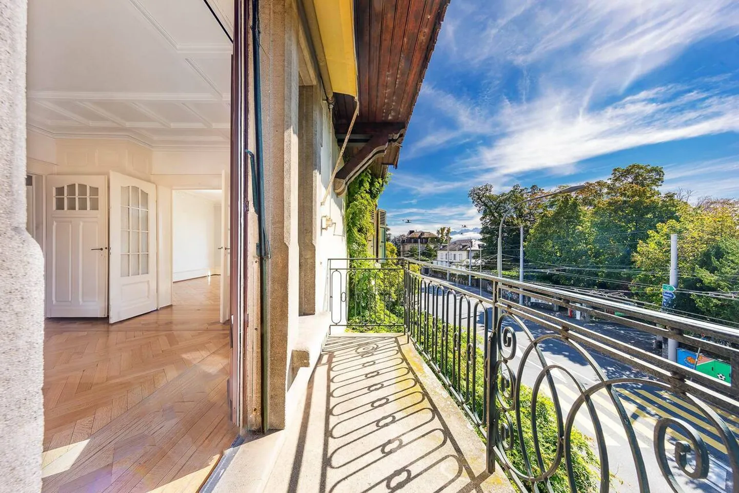 Magnificent 5.5-room apartment in Haussmann style - Photo 2 of 9