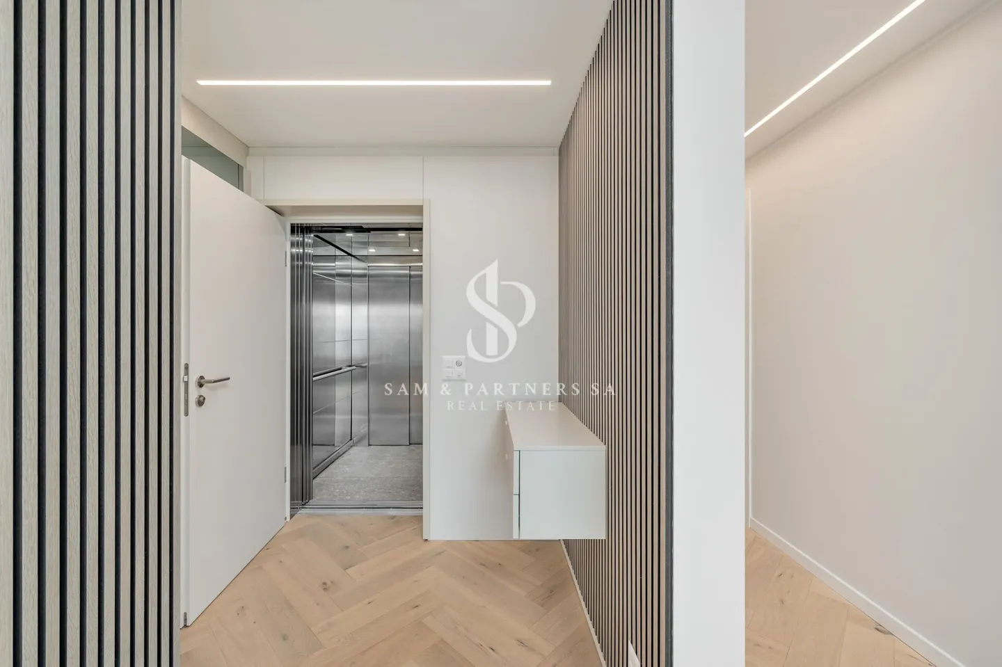 Penthouse with rooftop and lake view - Photo 6 of 17