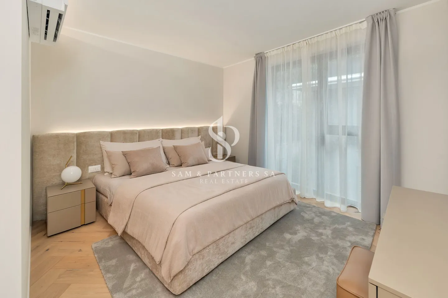 Penthouse with rooftop and lake view - Photo 7 of 17