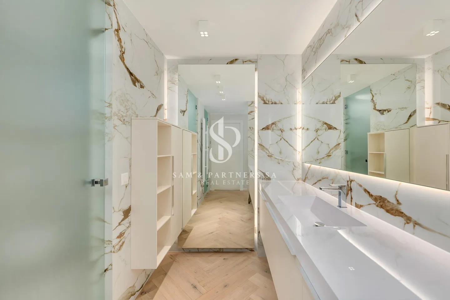 Penthouse with rooftop and lake view - Photo 8 of 17