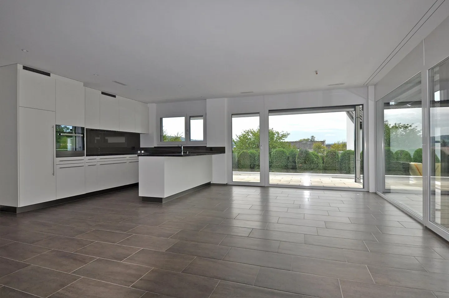 Appartamento esclusivo, molto grande in una casa a 3 famiglie con molta privacy - Foto 9 di 15