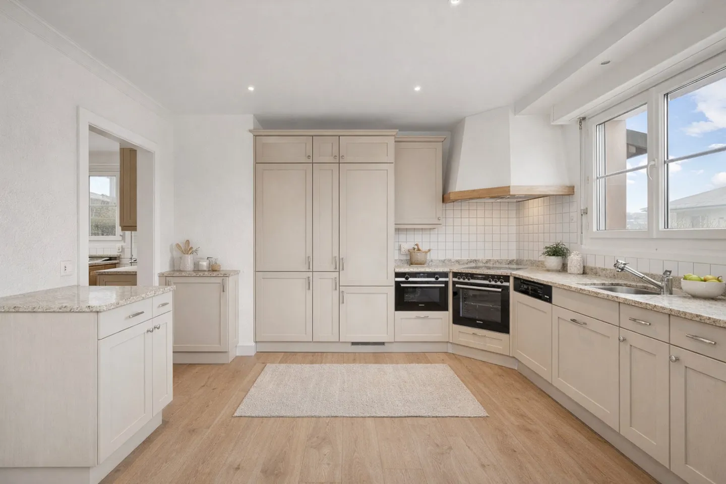 SPACIOUS FAMILY PROPERTY WITH GREEN SURROUNDINGS - Photo 7 of 15