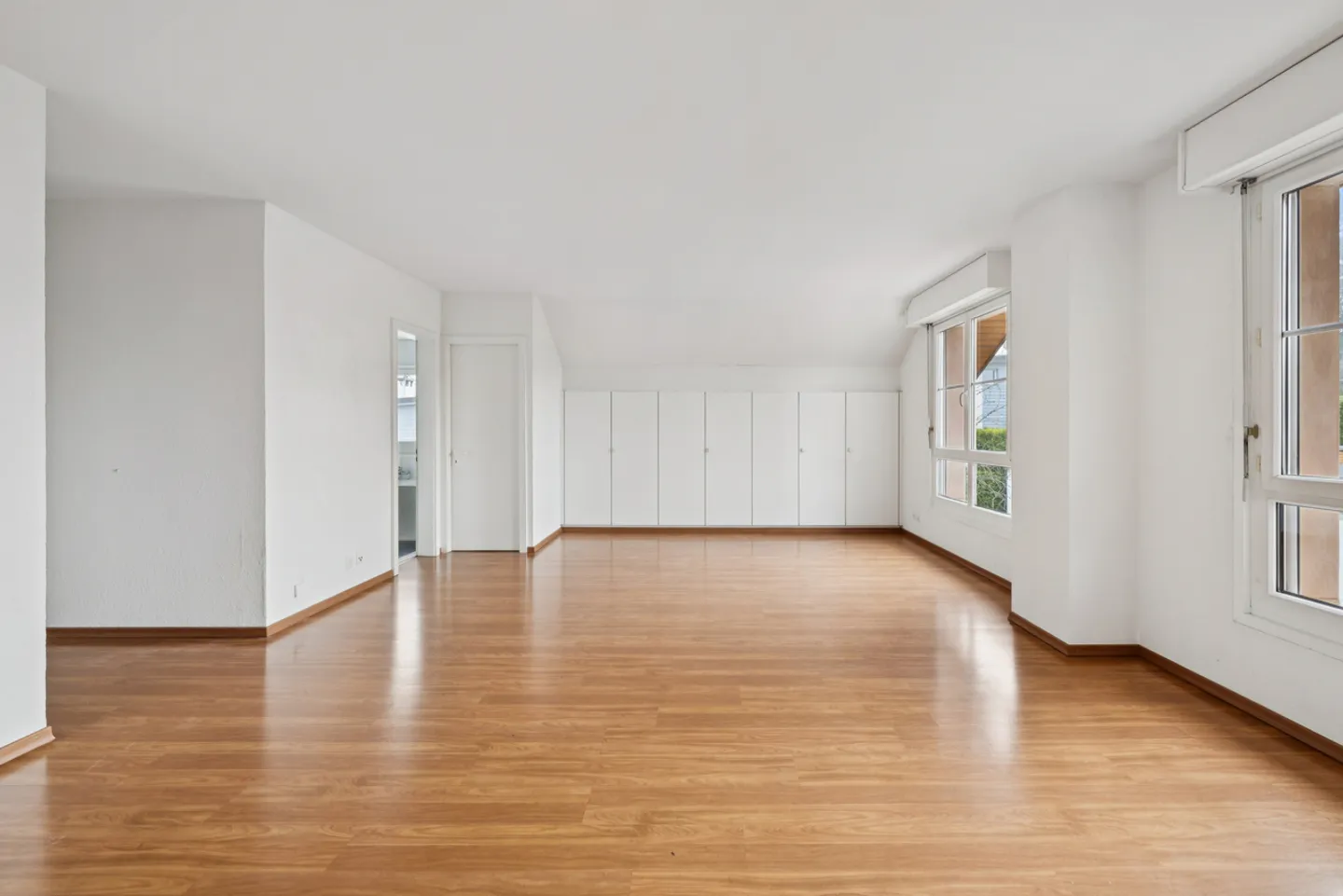 SPACIOUS FAMILY PROPERTY WITH GREEN SURROUNDINGS - Photo 8 of 15