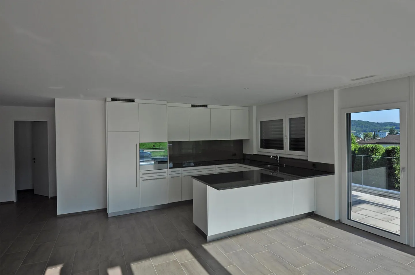 Appartamento esclusivo, molto grande in una casa a 3 famiglie con molta privacy - Foto 10 di 15