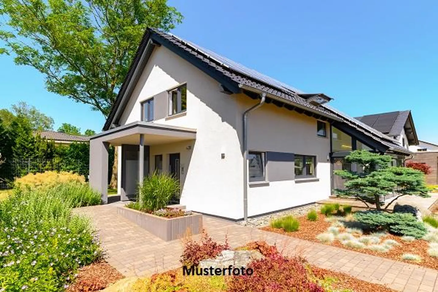 Casa unifamiliare con giardino - Foto 1 di 13