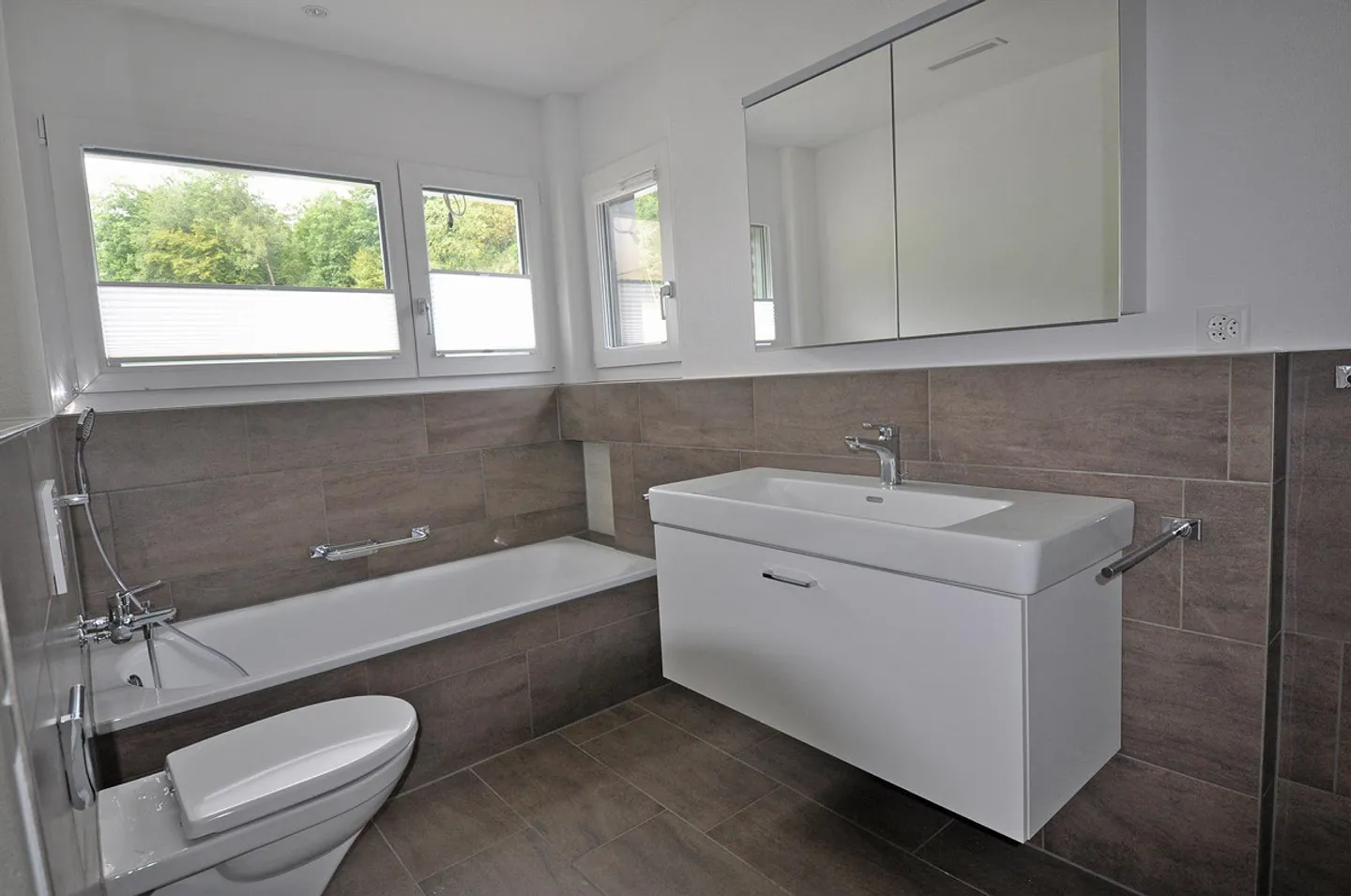 Appartamento esclusivo, molto grande in una casa a 3 famiglie con molta privacy - Foto 11 di 15