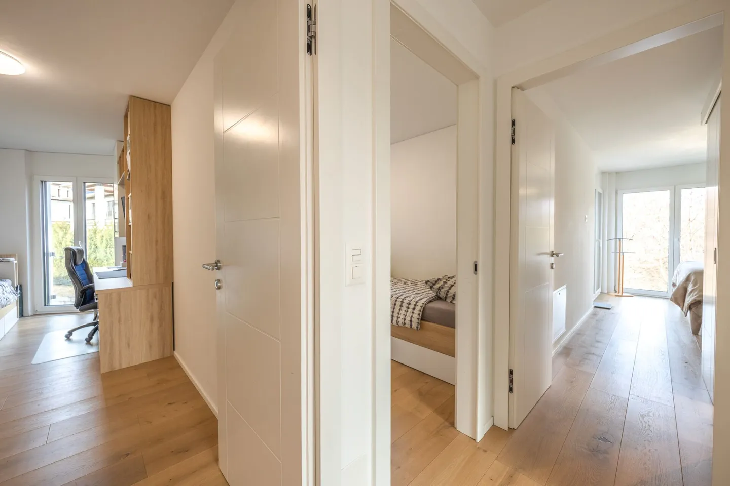 Maison unifamiliale moderne de 6 pièces. - Photo 7 sur 16