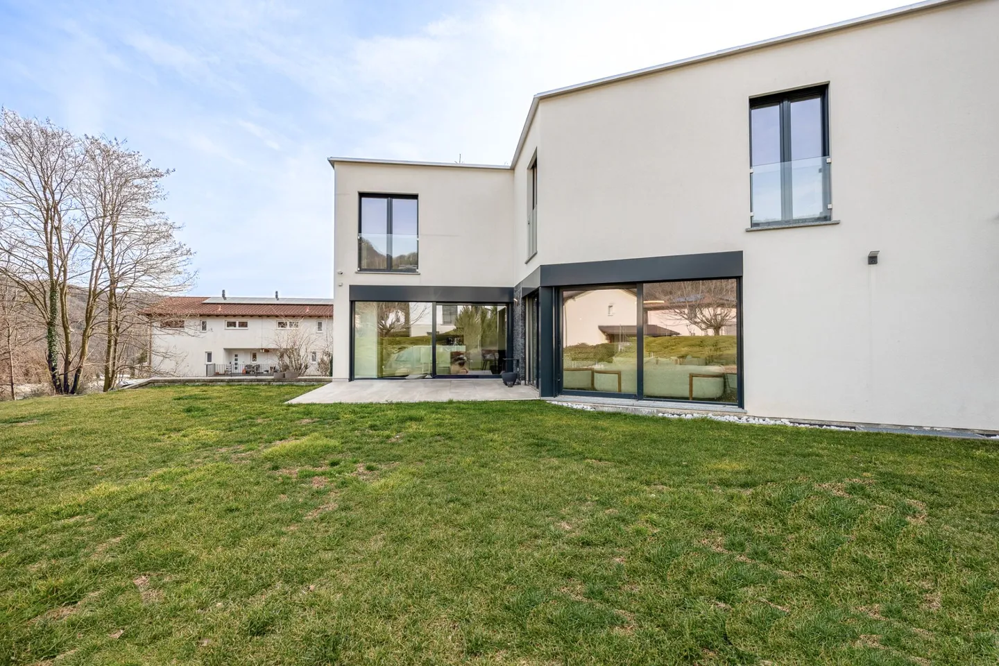 Maison unifamiliale moderne de 6 pièces. - Photo 11 sur 16
