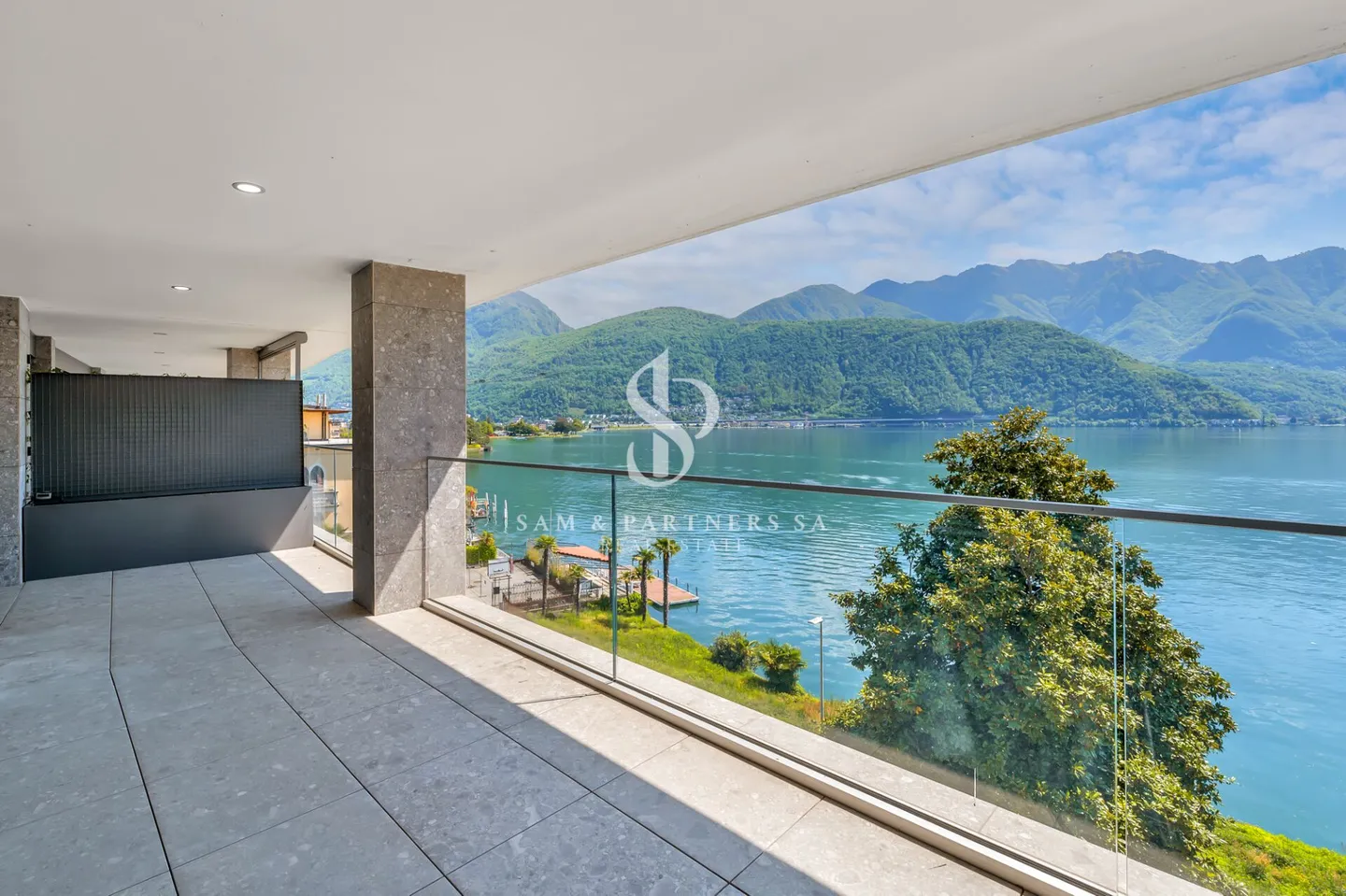 Penthouse with rooftop and lake view - Photo 17 of 17