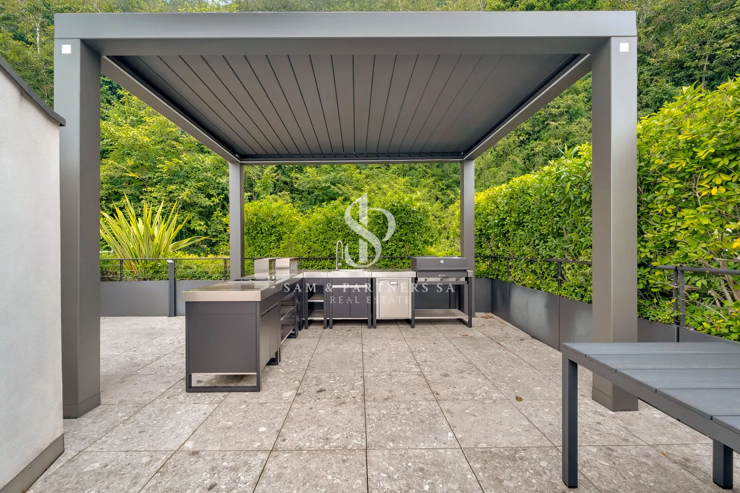 Penthouse with rooftop and lake view - Photo 14 of 17