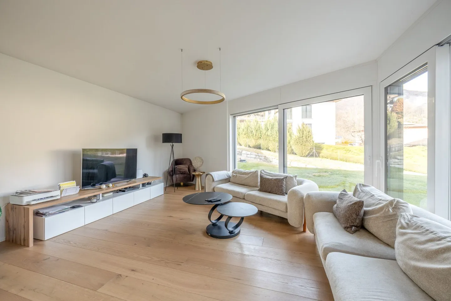 Maison unifamiliale moderne de 6 pièces. - Photo 1 sur 16