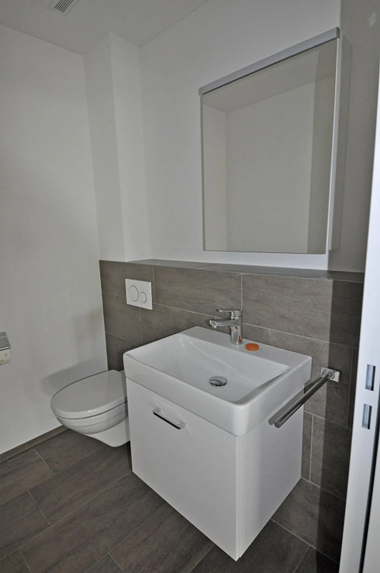 Appartamento esclusivo, molto grande in una casa a 3 famiglie con molta privacy - Foto 12 di 15