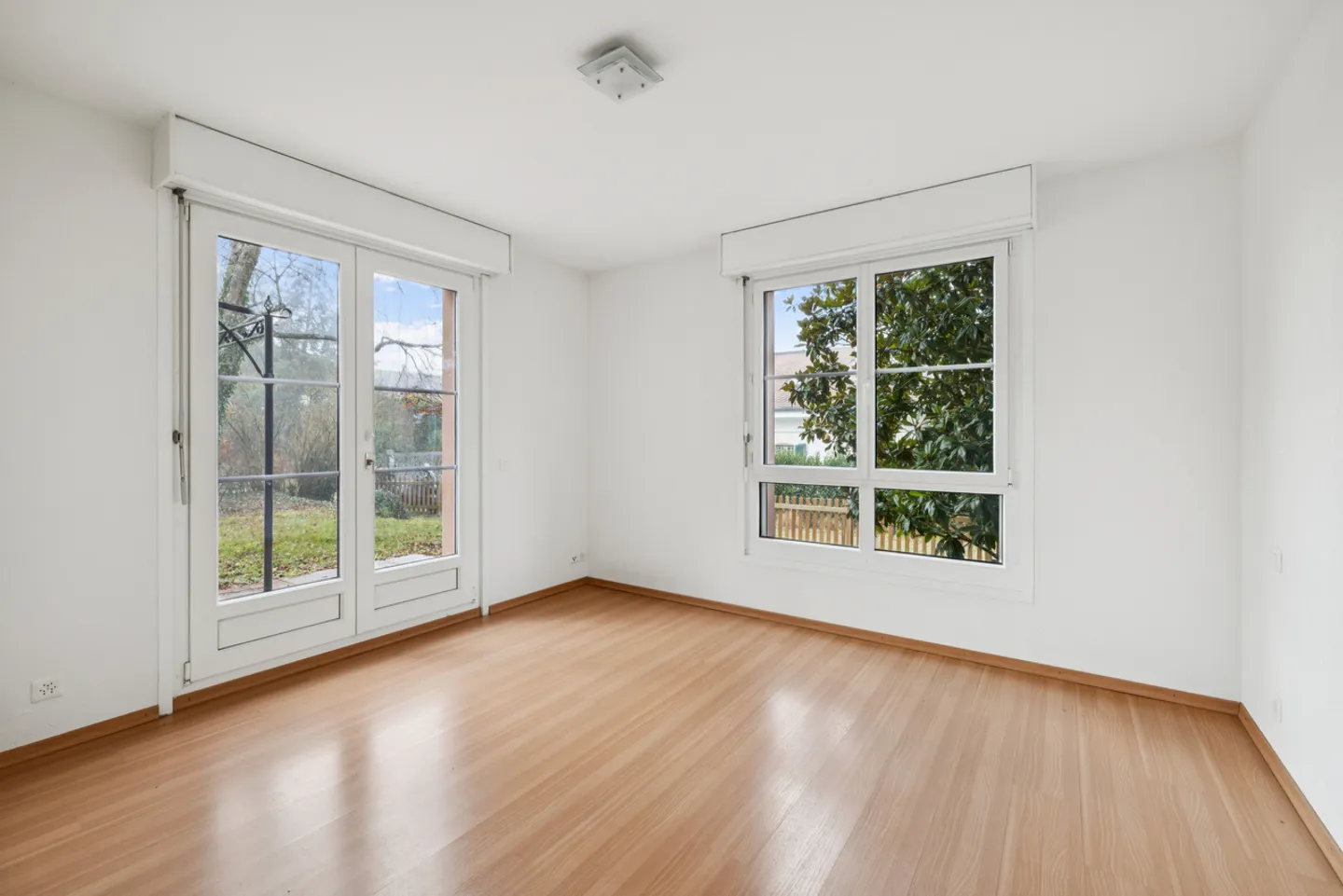 SPACIOUS FAMILY PROPERTY WITH GREEN SURROUNDINGS - Photo 12 of 15