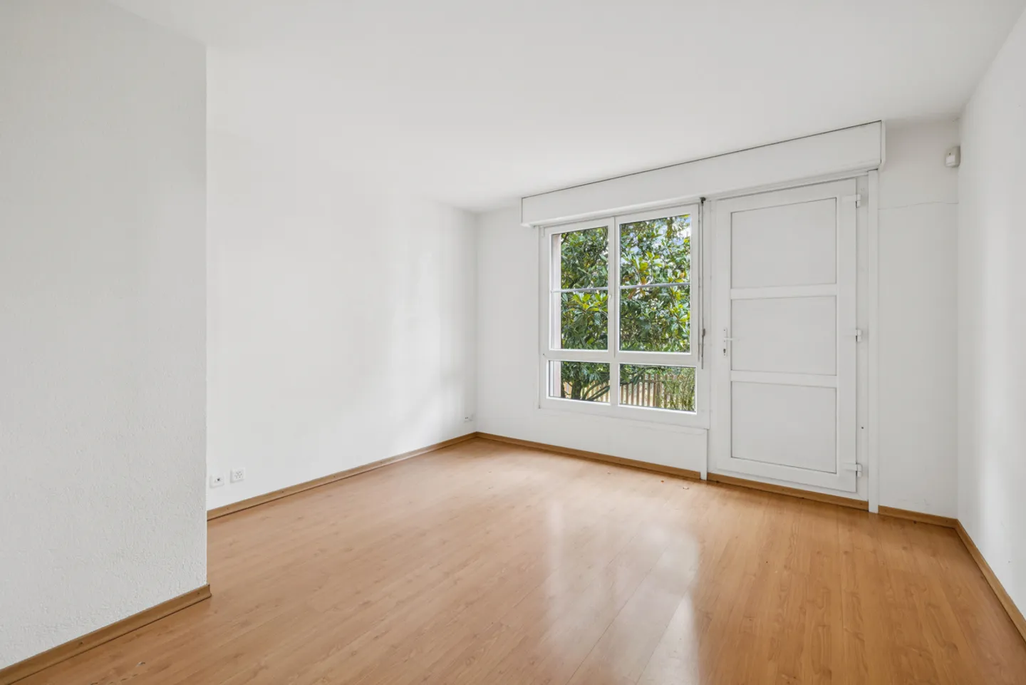 SPACIOUS FAMILY PROPERTY WITH GREEN SURROUNDINGS - Photo 13 of 15