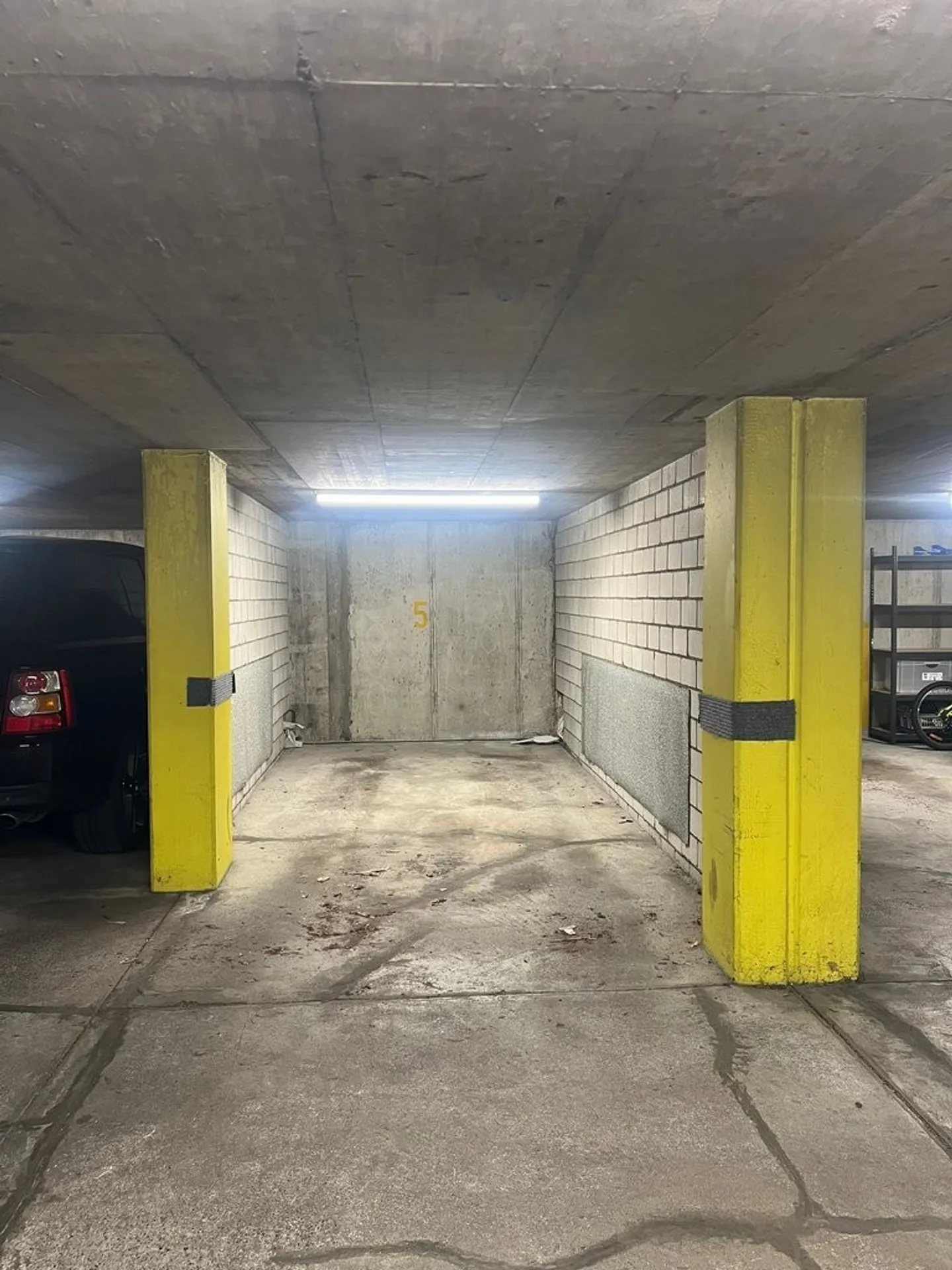 Place de parking à 8053 Zurich / uniquement adaptée aux petites voitures ! - Photo 2 sur 2