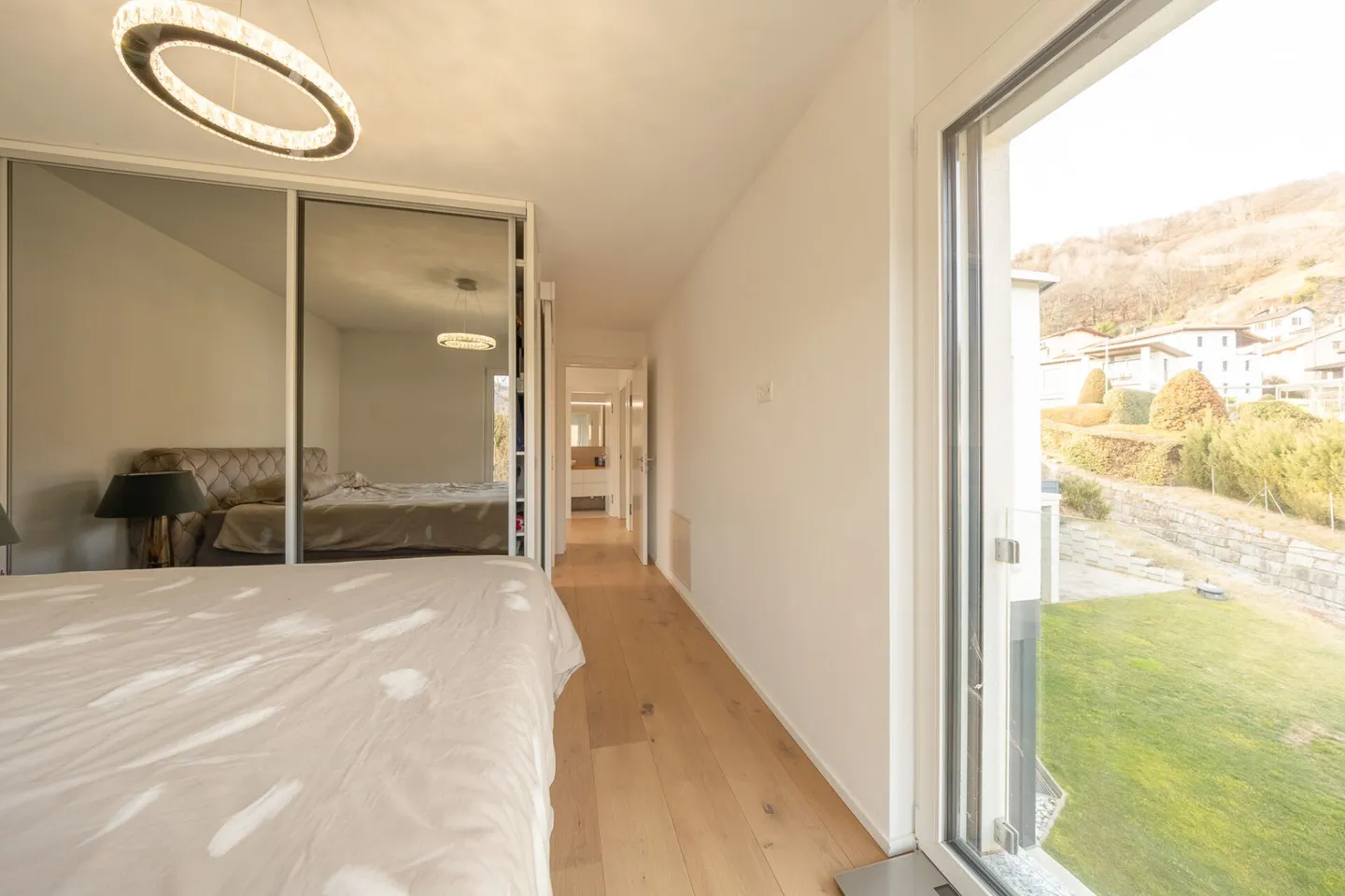 Maison unifamiliale moderne de 6 pièces. - Photo 5 sur 16