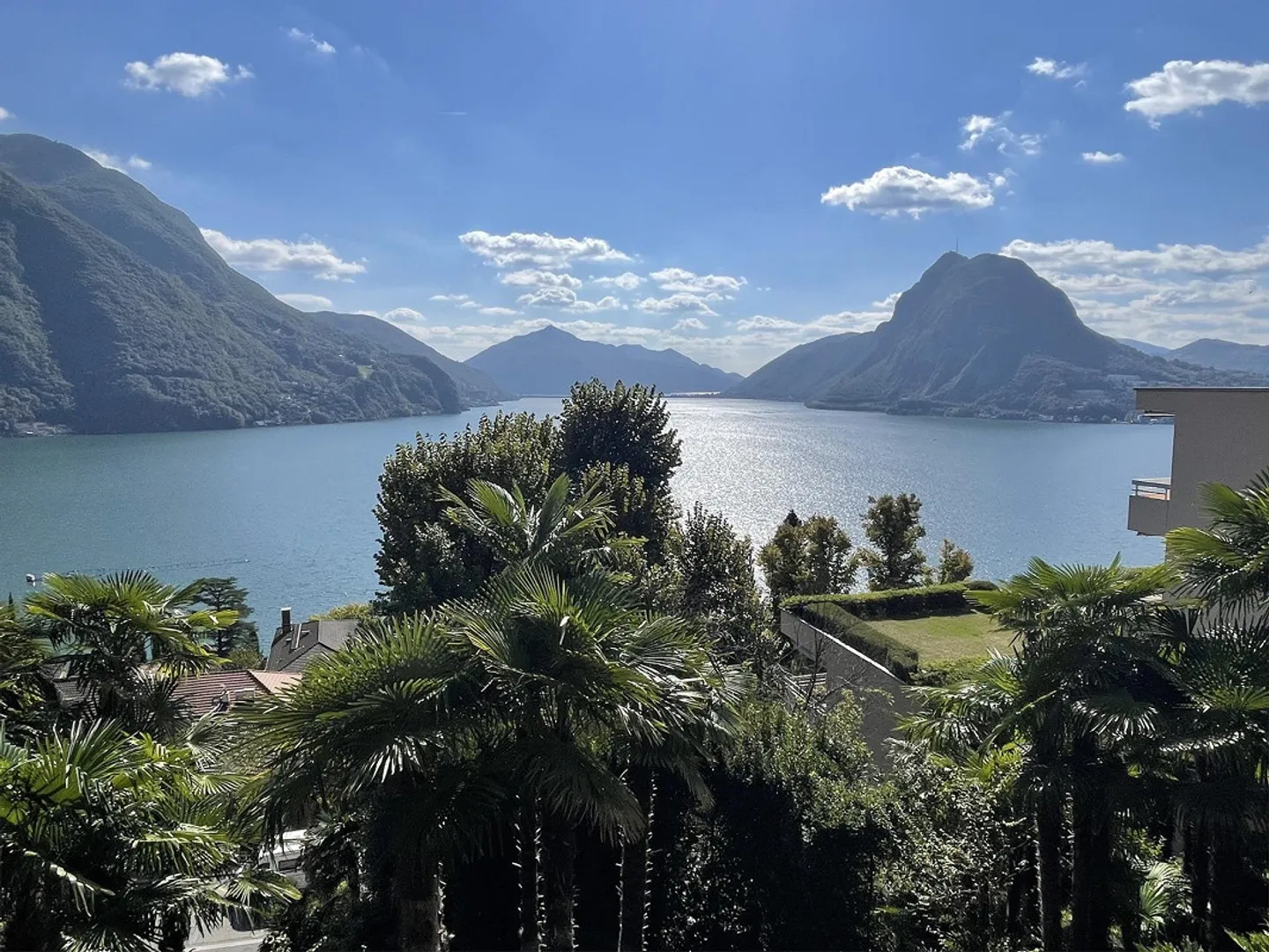 DUPLEX SPECTACULAIRE 5.5 AVEC MAGNIFIQUE VUE SUR LE LAC - Photo 1 sur 13