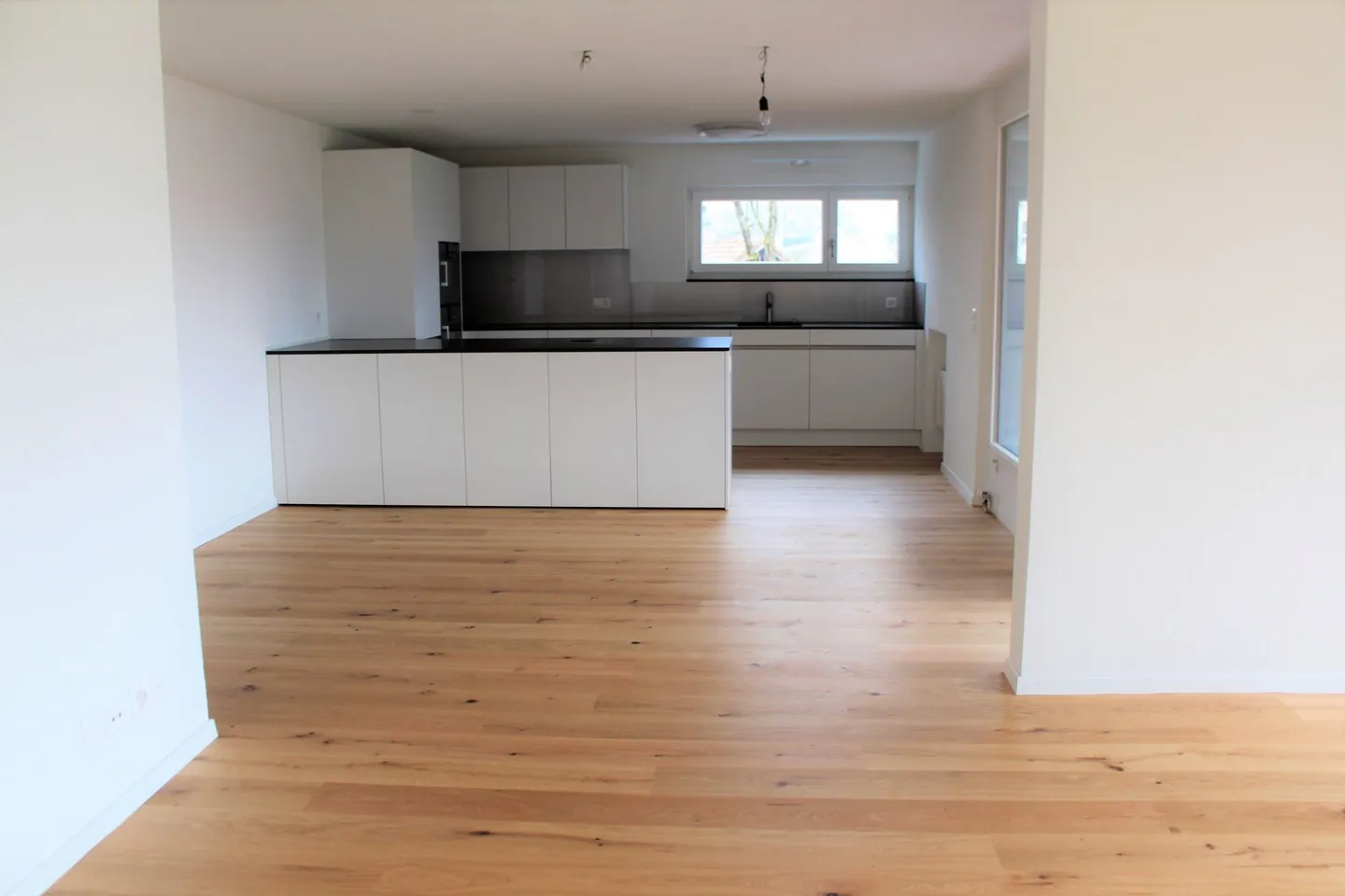 4.5 Ziimmer-Wohnung mit Traumküche, Balkon + Abendsonne - Foto 3 von 13