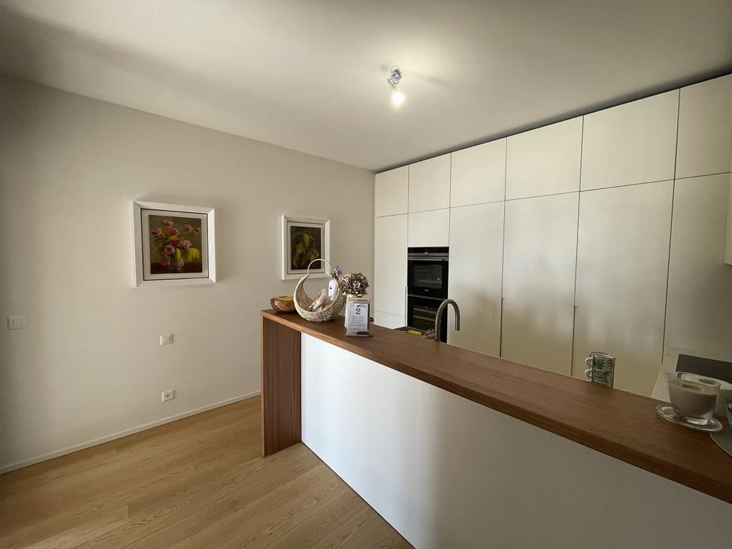DUPLEX SPECTACULAIRE 5.5 AVEC MAGNIFIQUE VUE SUR LE LAC - Photo 7 sur 13